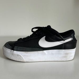 Nike Black and White Women's Sneakers